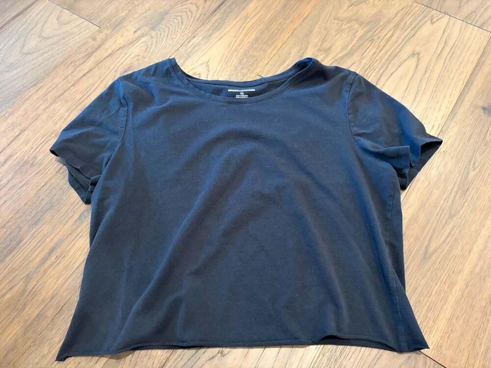 Amazon Essentials Women's Short Sleeve Crewneck Boxy T-Shirt, Black, Size Large